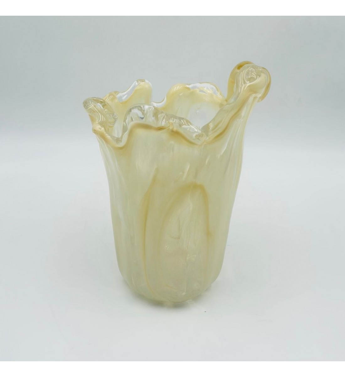 فازه زجاج تصميم كلاسيك مقاس 28×17×17سم فازه زجاج تصميم كلاسيك مقاس 28×17×17سم