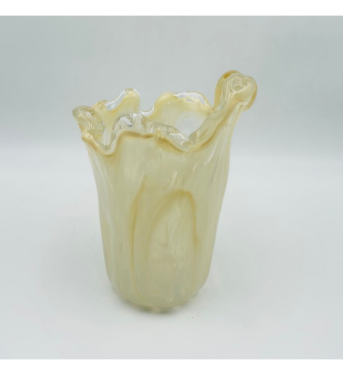 فازه زجاج تصميم كلاسيك مقاس 28×17×17سم فازه زجاج تصميم كلاسيك مقاس 28×17×17سم