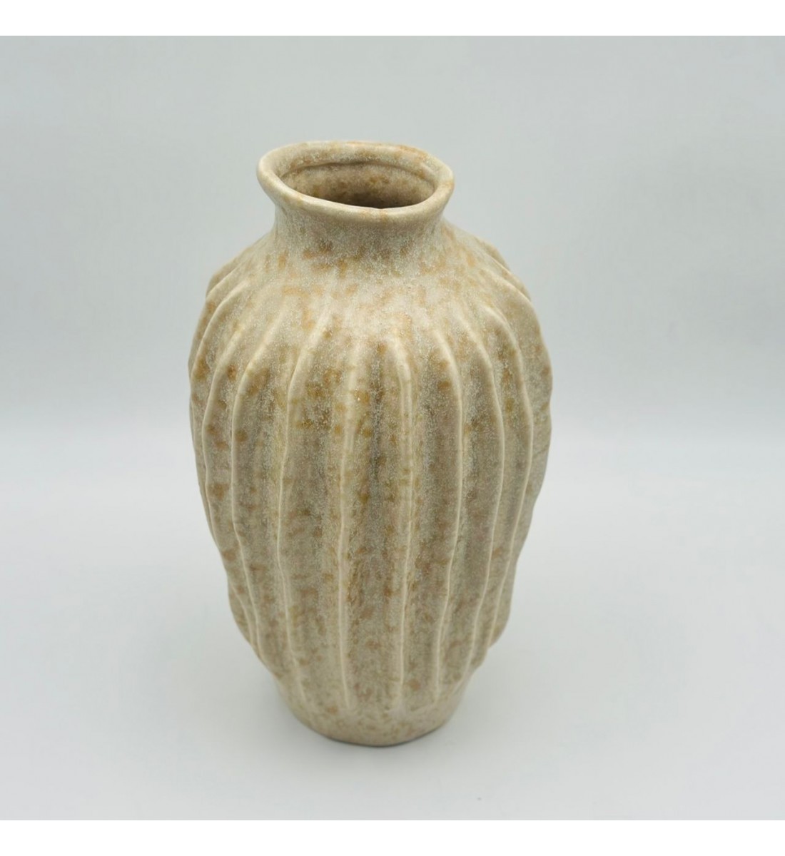 فازه أنيقة لفازة سيراميك\ بتصميم انسيابي عصري 31×8×8سم فازه أنيقة لفازة سيراميك\ بتصميم انسيابي عصري 31×8×8سم