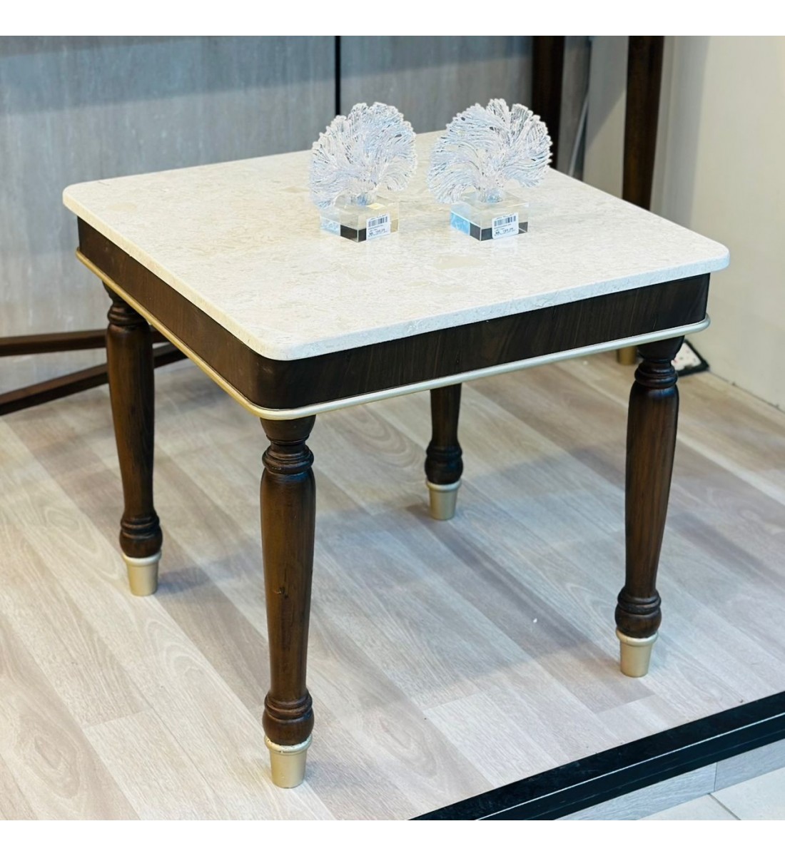 طاولة قهوة أنيقة بتصميم عصري ولون بني فاخر،60×60×60سم  (منتج تفصيل )