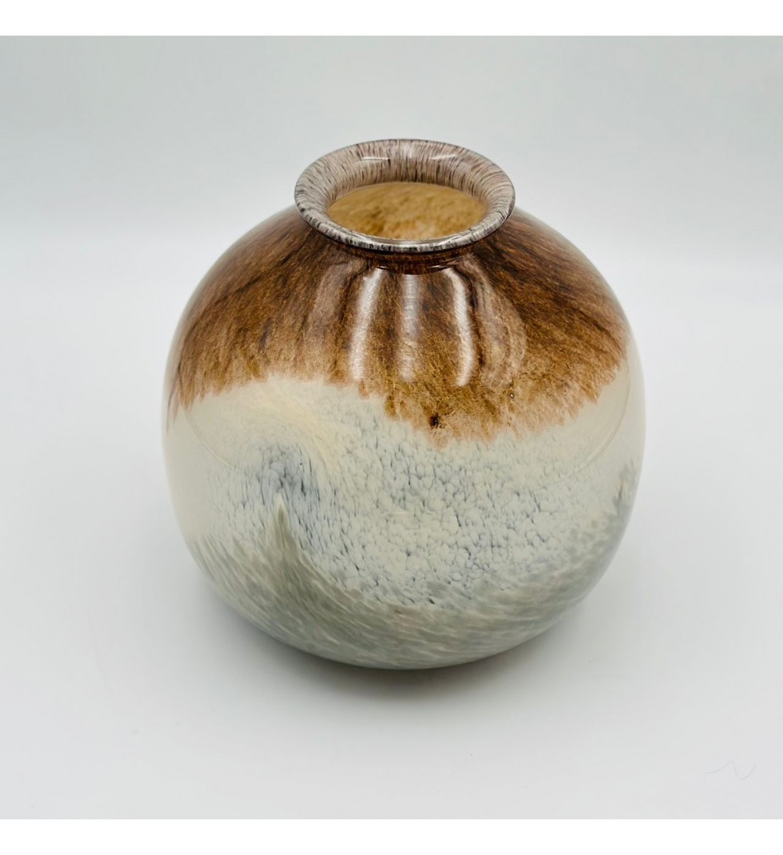 فازه زجاج تصميم كلاسيك مقاس23×9×9سم فازه زجاج تصميم كلاسيك مقاس23×9×9سم