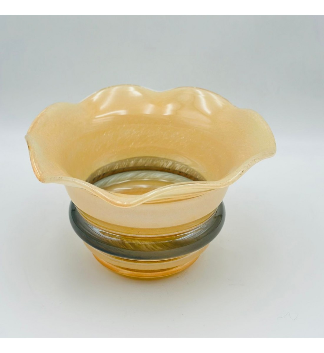 فازه زجاج تصميم كلاسيك مقاس 27×27×15سم فازه زجاج تصميم كلاسيك مقاس 27×27×15سم