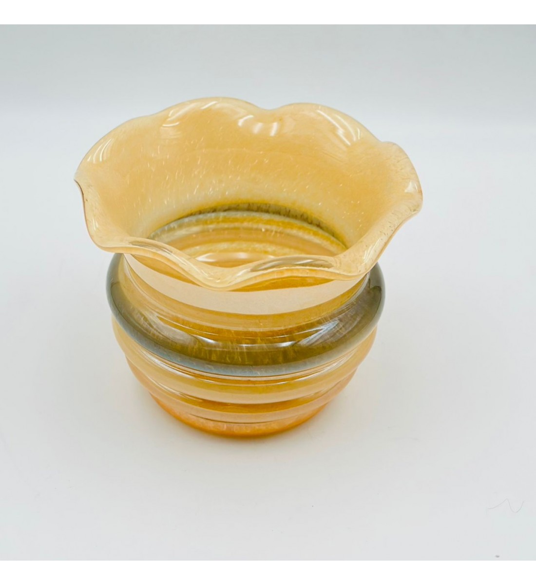 فازه زجاج تصميم كلاسيك مقاس 20×20×15سم فازه زجاج تصميم كلاسيك مقاس 20×20×15سم