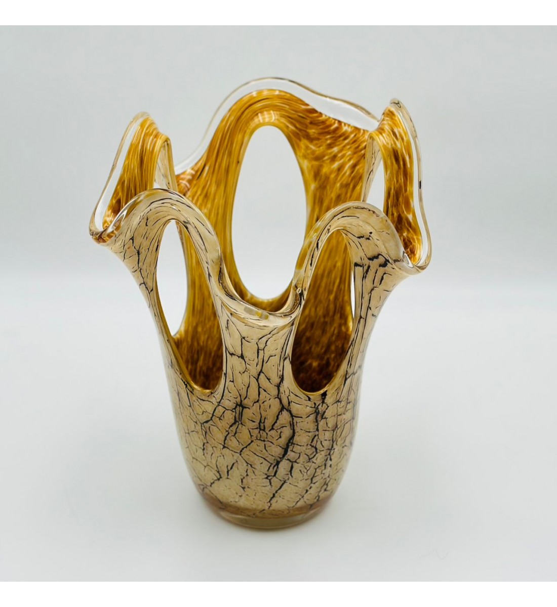 فازه زجاج تصميم كلاسيك مقاس 20×20×15سم فازه زجاج تصميم كلاسيك مقاس 20×20×15سم