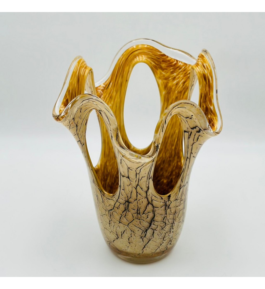 فازه زجاج تصميم كلاسيك مقاس 20×20×15سم فازه زجاج تصميم كلاسيك مقاس 20×20×15سم