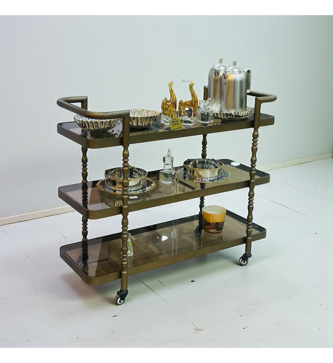 عربية تقديم 3دور زجاج وحديد لون ذهبي عربية تقديم 3دور زجاج وحديد لون ذهبي