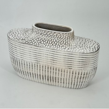 فازه أنيقة لفازة سيراميك\ بتصميم انسيابي عصري20×23×5سم فازه أنيقة لفازة سيراميك\ بتصميم انسيابي عصري20×23×5سم