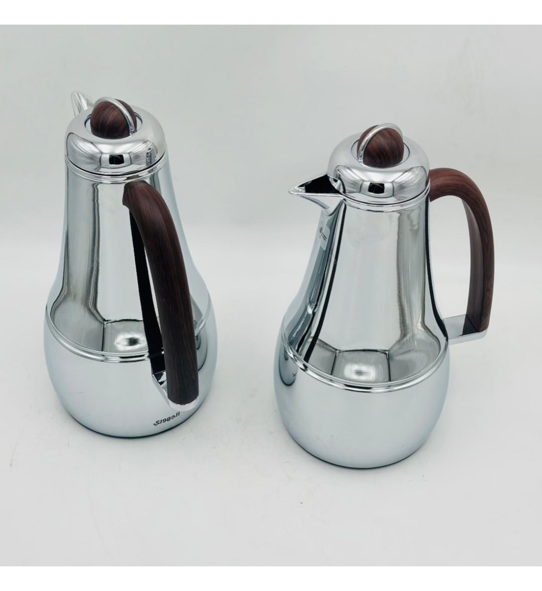 طقم  ترمس  شاي وقهوة أنيق يجمع بين التصميم العصري والانيق 