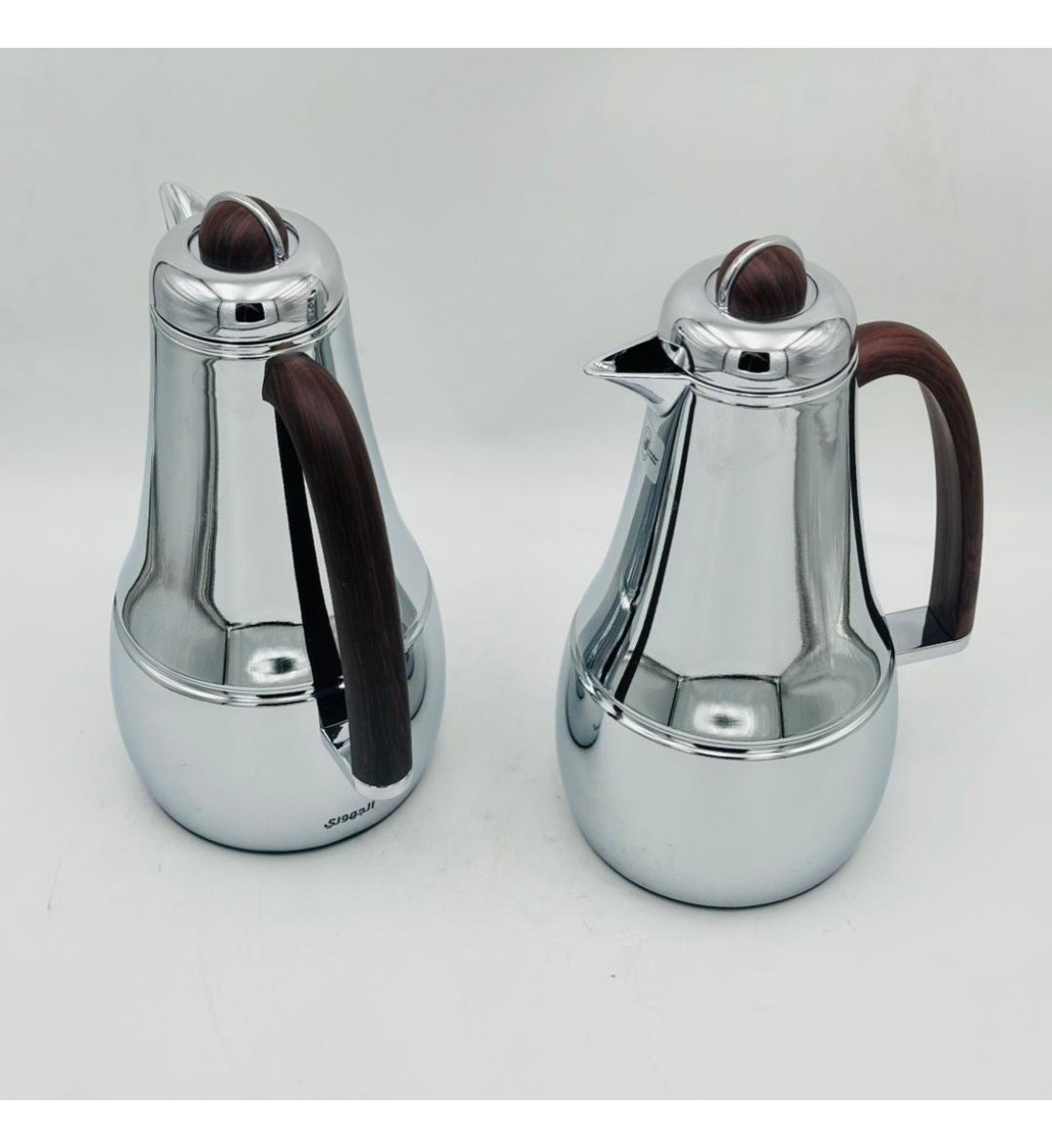 طقم  ترمس  شاي وقهوة أنيق يجمع بين التصميم العصري والانيق 