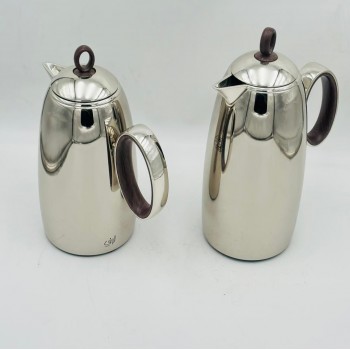 طقم  ترمس  شاي وقهوة أنيق يجمع بين التصميم العصري والانيق 