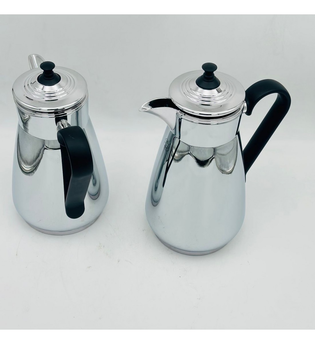 طقم  ترمس  شاي وقهوة أنيق يجمع بين التصميم العصري والانيق 