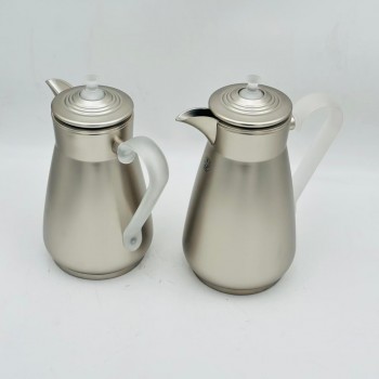 طقم  ترمس  شاي وقهوة أنيق يجمع بين التصميم العصري والانيق 