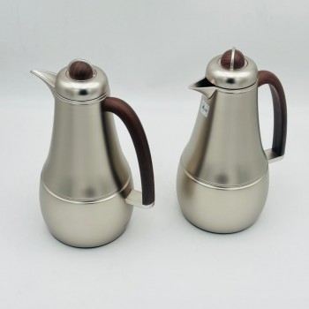 طقم  ترمس  شاي وقهوة أنيق يجمع بين التصميم العصري والانيق 