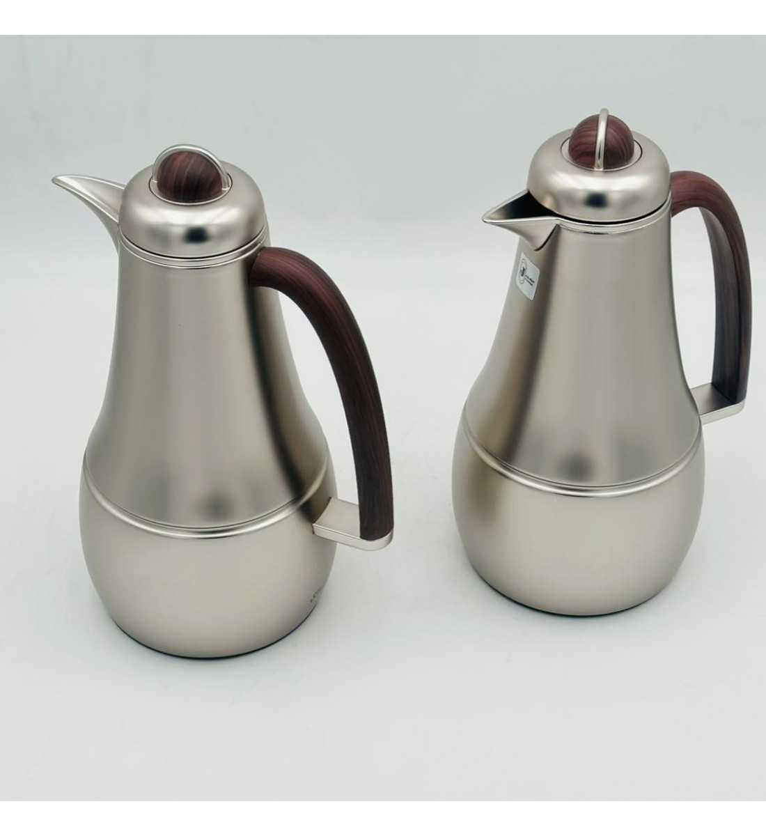 طقم ترمس شاي وقهوة أنيق يجمع بين التصميم العصري والانيق طقم ترمس شاي وقهوة أنيق يجمع بين التصميم العصري والانيق