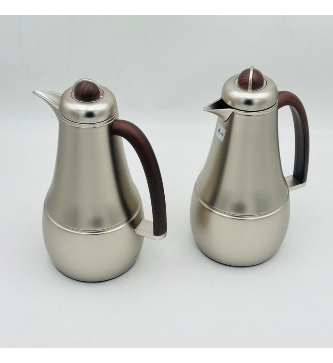 طقم ترمس شاي وقهوة أنيق يجمع بين التصميم العصري والانيق طقم ترمس شاي وقهوة أنيق يجمع بين التصميم العصري والانيق