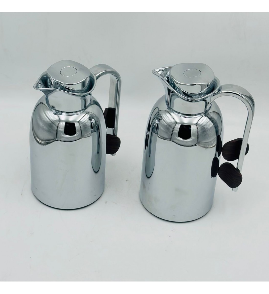 طقم  ترمس  شاي وقهوة أنيق يجمع بين التصميم العصري والانيق 