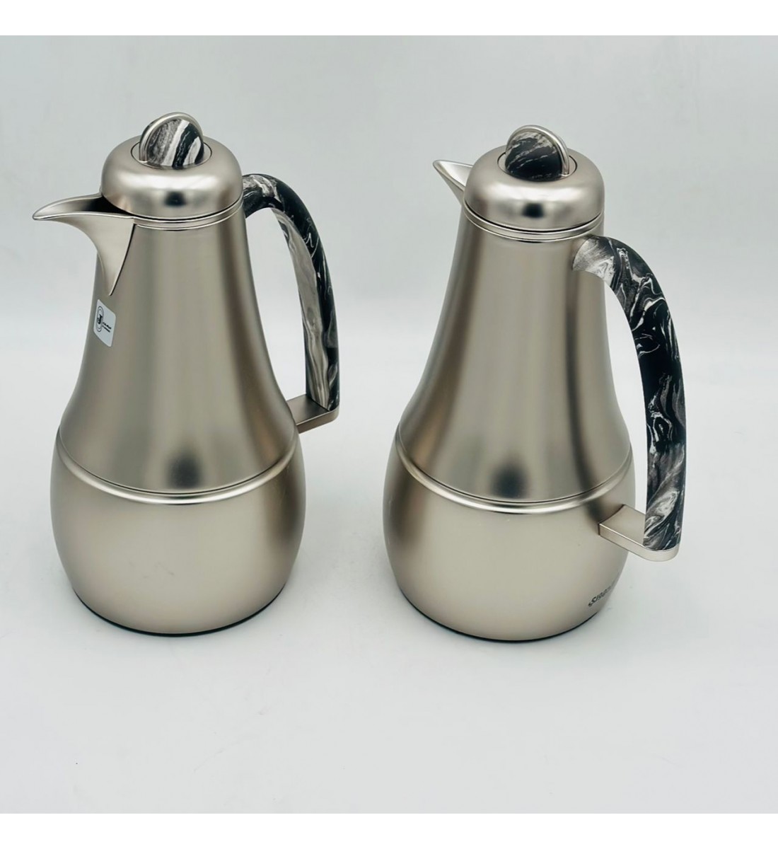 طقم ترمس شاي وقهوة أنيق يجمع بين التصميم العصري والانيق طقم ترمس شاي وقهوة أنيق يجمع بين التصميم العصري والانيق