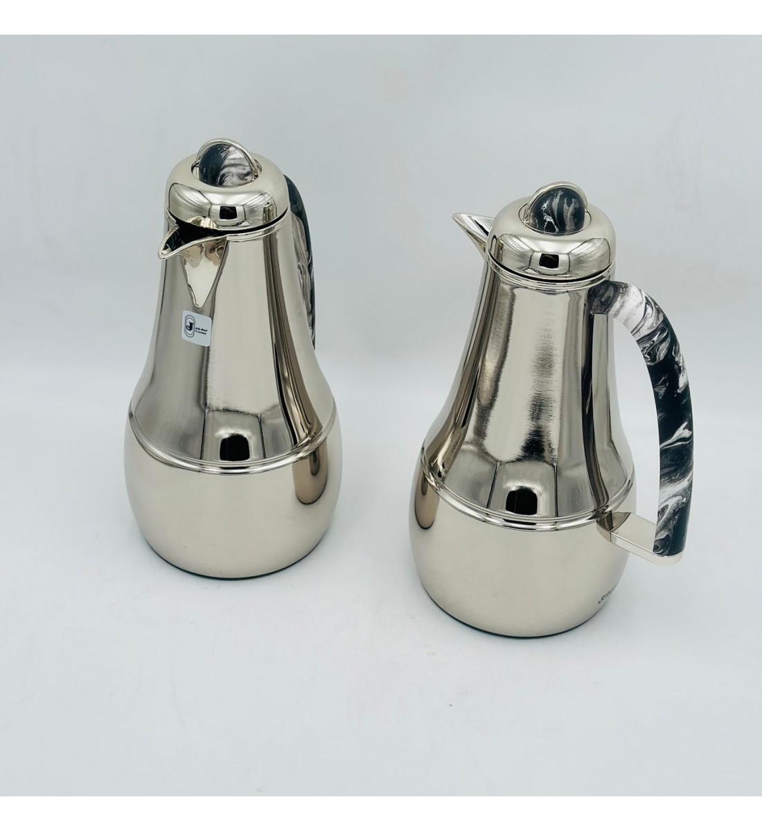 طقم  ترمس  شاي وقهوة أنيق يجمع بين التصميم العصري والانيق 