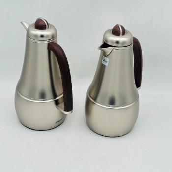 طقم  ترمس  شاي وقهوة أنيق يجمع بين التصميم العصري والانيق 