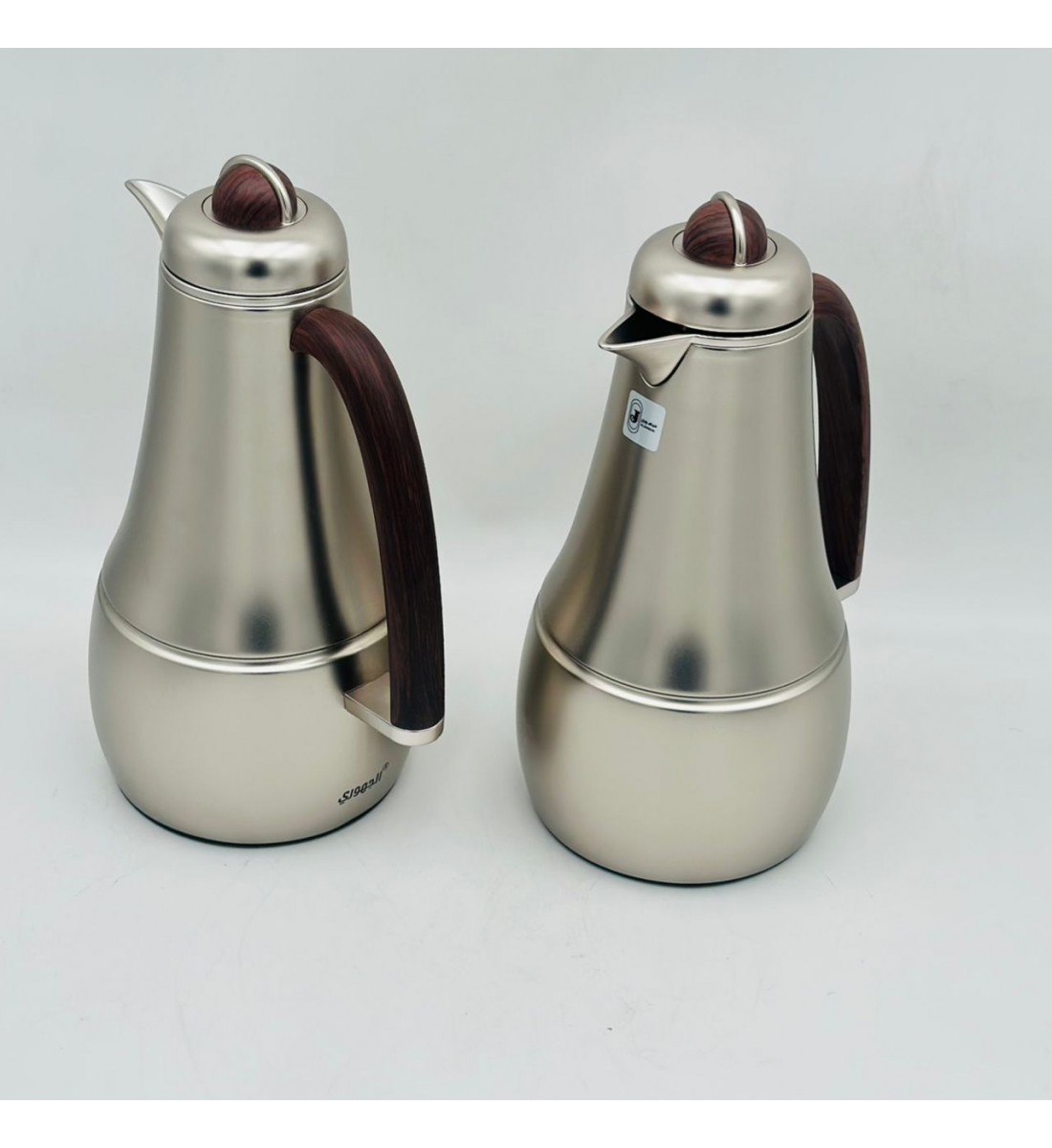 طقم ترمس شاي وقهوة أنيق يجمع بين التصميم العصري والانيق طقم ترمس شاي وقهوة أنيق يجمع بين التصميم العصري والانيق