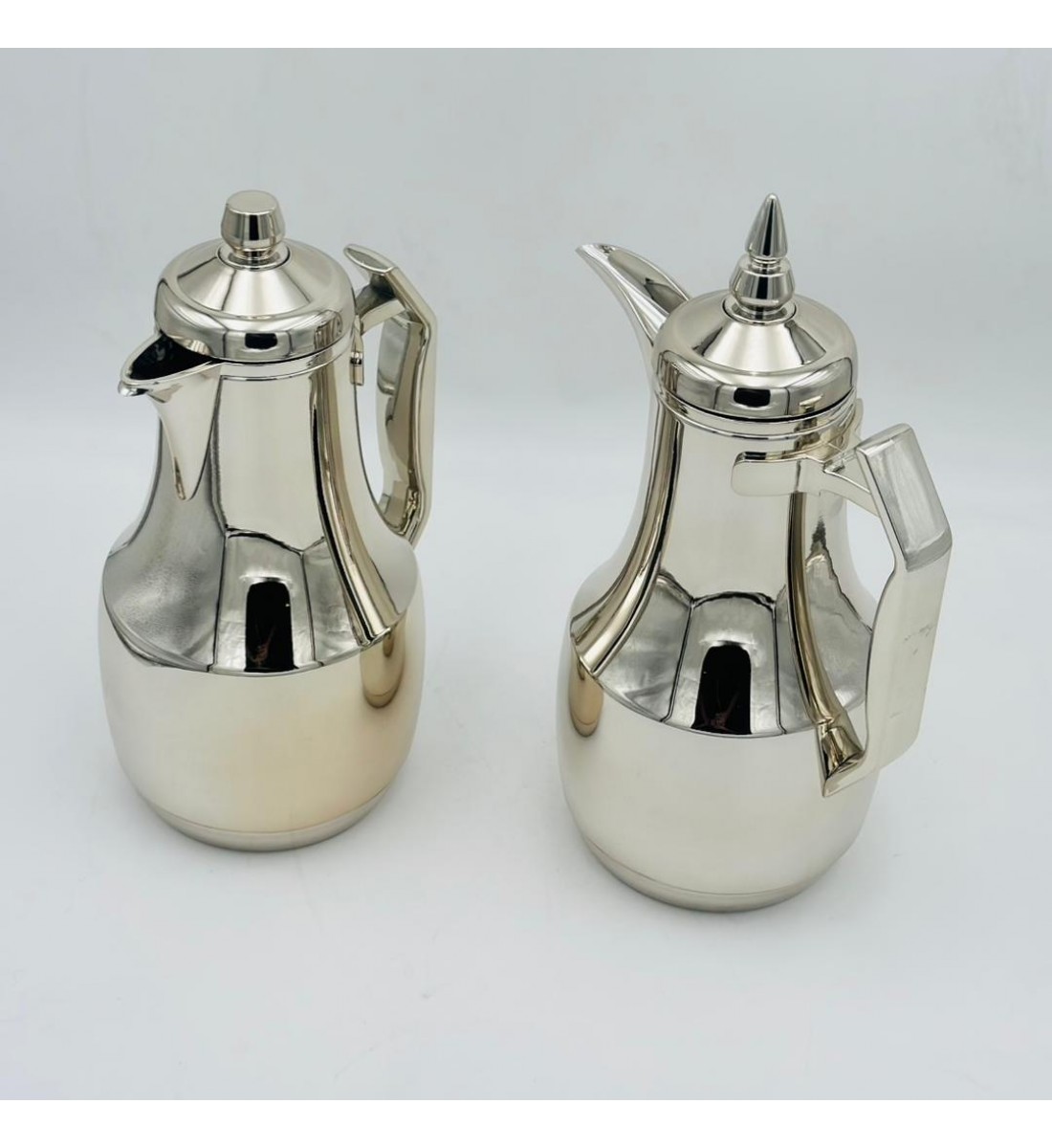 طقم  ترمس  شاي وقهوة أنيق يجمع بين التصميم العصري والانيق 