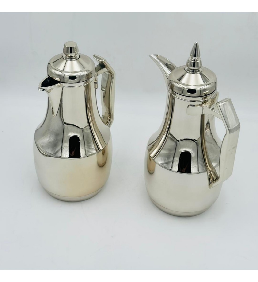 طقم  ترمس  شاي وقهوة أنيق يجمع بين التصميم العصري والانيق 