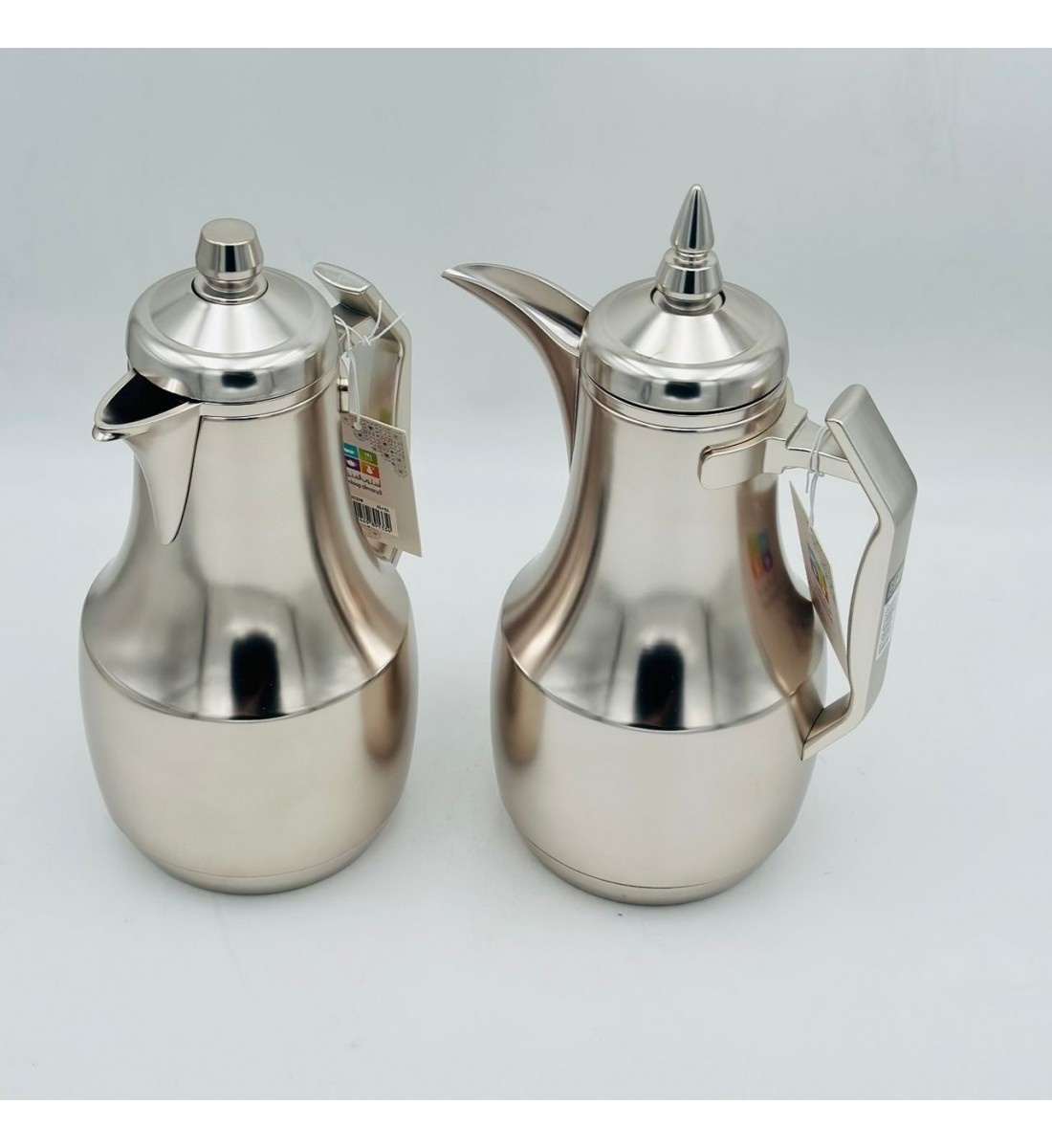 طقم  ترمس  شاي وقهوة أنيق يجمع بين التصميم العصري والانيق 