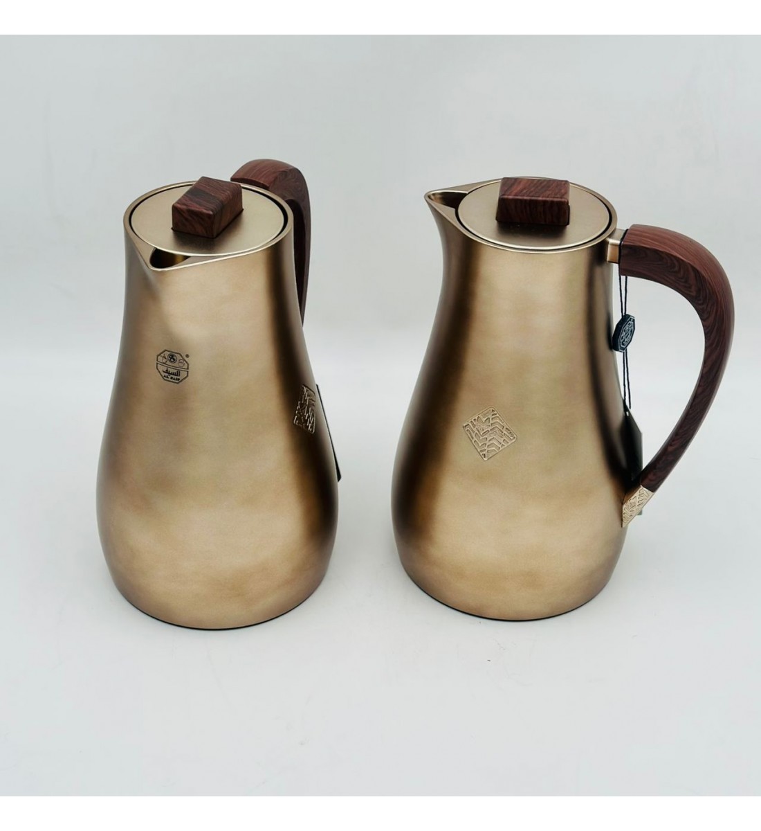 طقم  ترمس  شاي وقهوة أنيق يجمع بين التصميم العصري والانيق 