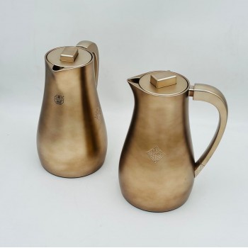 طقم  ترمس  شاي وقهوة أنيق يجمع بين التصميم العصري والانيق 