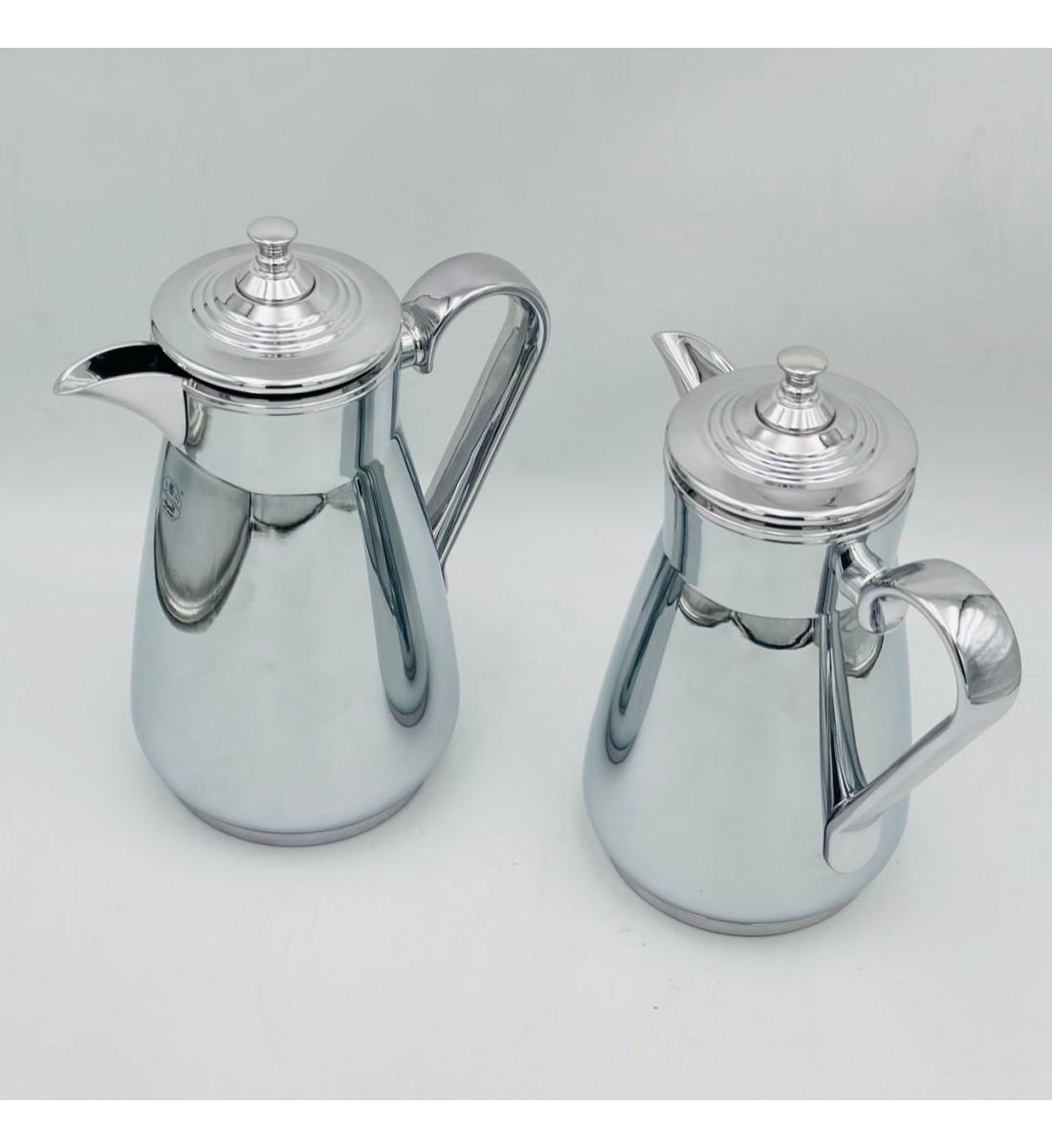 طقم  ترمس  شاي وقهوة أنيق يجمع بين التصميم العصري والانيق 