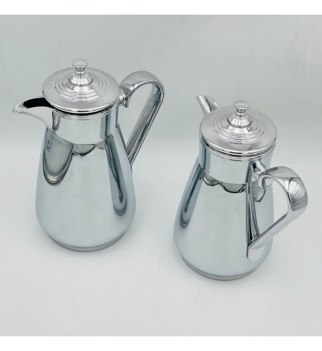 طقم  ترمس  شاي وقهوة أنيق يجمع بين التصميم العصري والانيق 