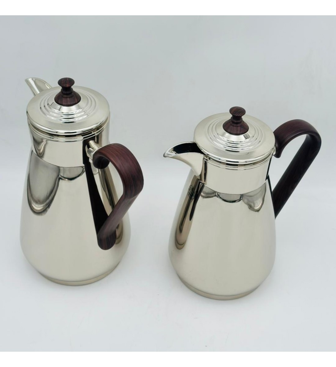 طقم  ترمس  شاي وقهوة أنيق يجمع بين التصميم العصري والانيق 