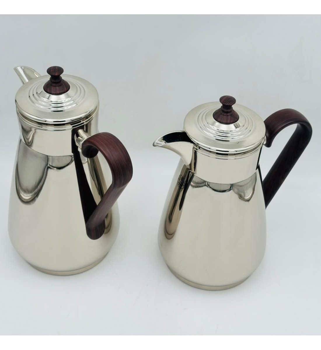 طقم  ترمس  شاي وقهوة أنيق يجمع بين التصميم العصري والانيق 