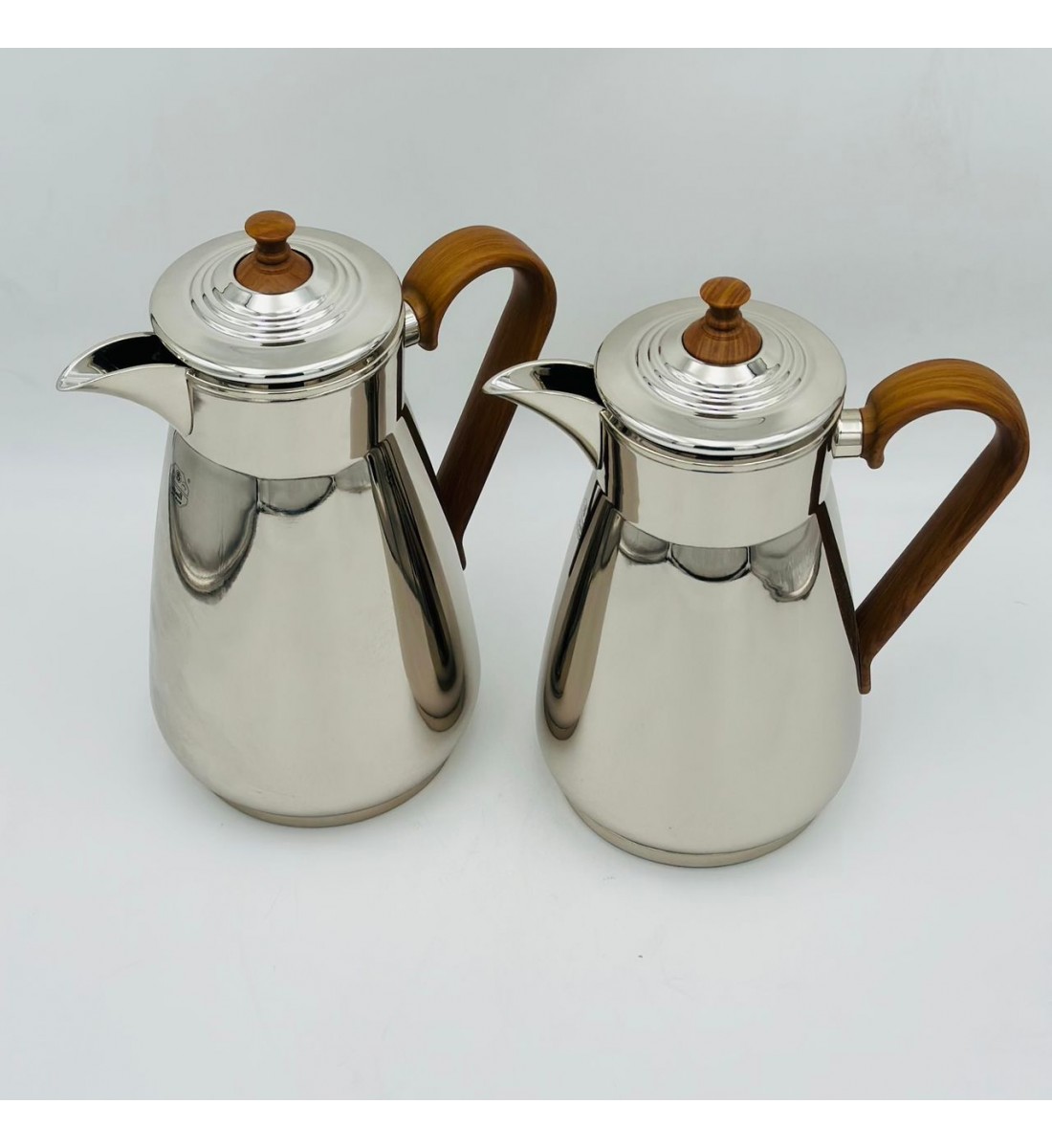 طقم  ترمس  شاي وقهوة أنيق يجمع بين التصميم العصري والانيق 