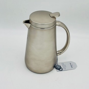 ترمس أنيق بتصميم عصري يجمع بين البساطة والفخامة، مصنوع من هيكل معدني 500ملي 