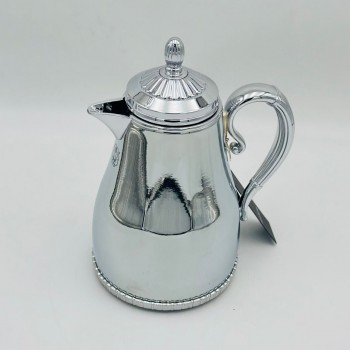 ترمس أنيق بتصميم عصري يجمع بين البساطة والفخامة، مصنوع من هيكل معدني 650ملي 