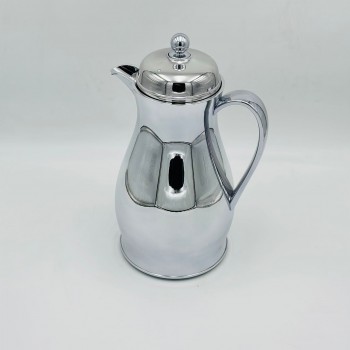 ترمس أنيق بتصميم عصري يجمع بين البساطة والفخامة، مصنوع من هيكل معدني.1.4لتر 