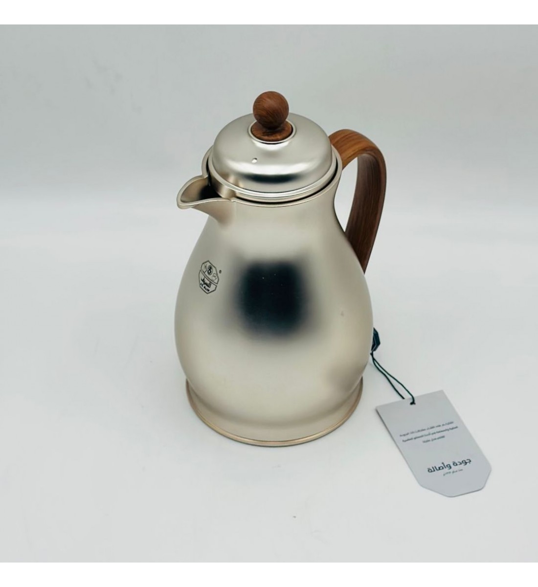 ترمس أنيق بتصميم عصري يجمع بين البساطة والفخامة، مصنوع من هيكل معدني 500ملي 