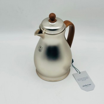 ترمس أنيق بتصميم عصري يجمع بين البساطة والفخامة، مصنوع من هيكل معدني 500ملي 