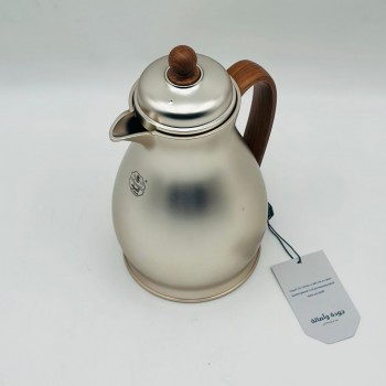 ترمس أنيق بتصميم عصري يجمع بين البساطة والفخامة، مصنوع من هيكل معدني 500ملي 