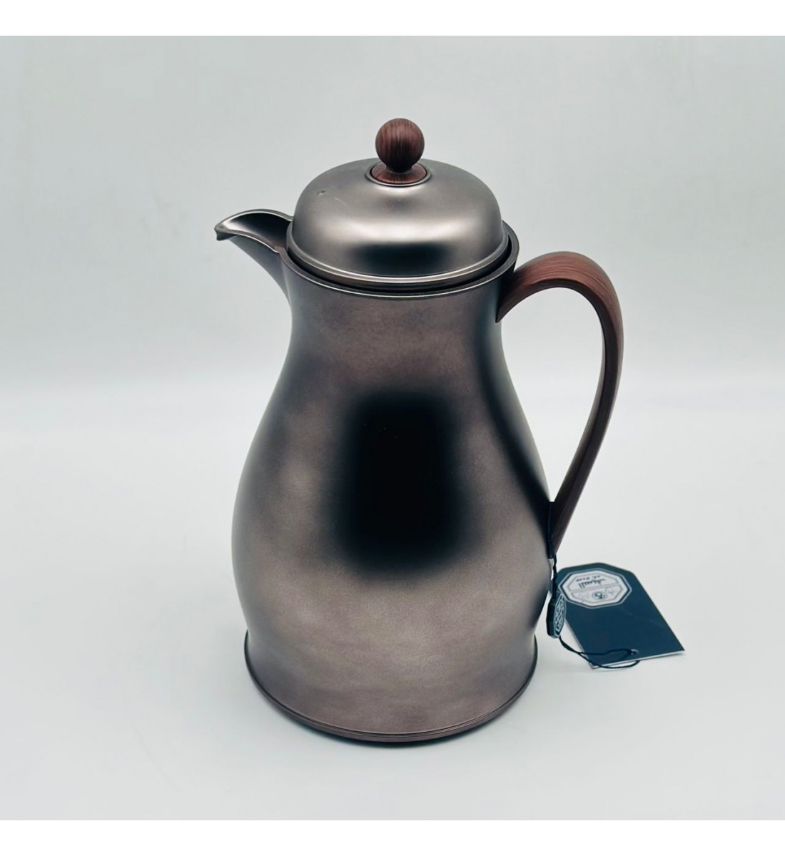 ترمس أنيق بتصميم عصري يجمع بين البساطة والفخامة، مصنوع من هيكل معدني1لتر ترمس أنيق بتصميم عصري يجمع بين البساطة والفخامة، مصنوع من هيكل معدني1لتر