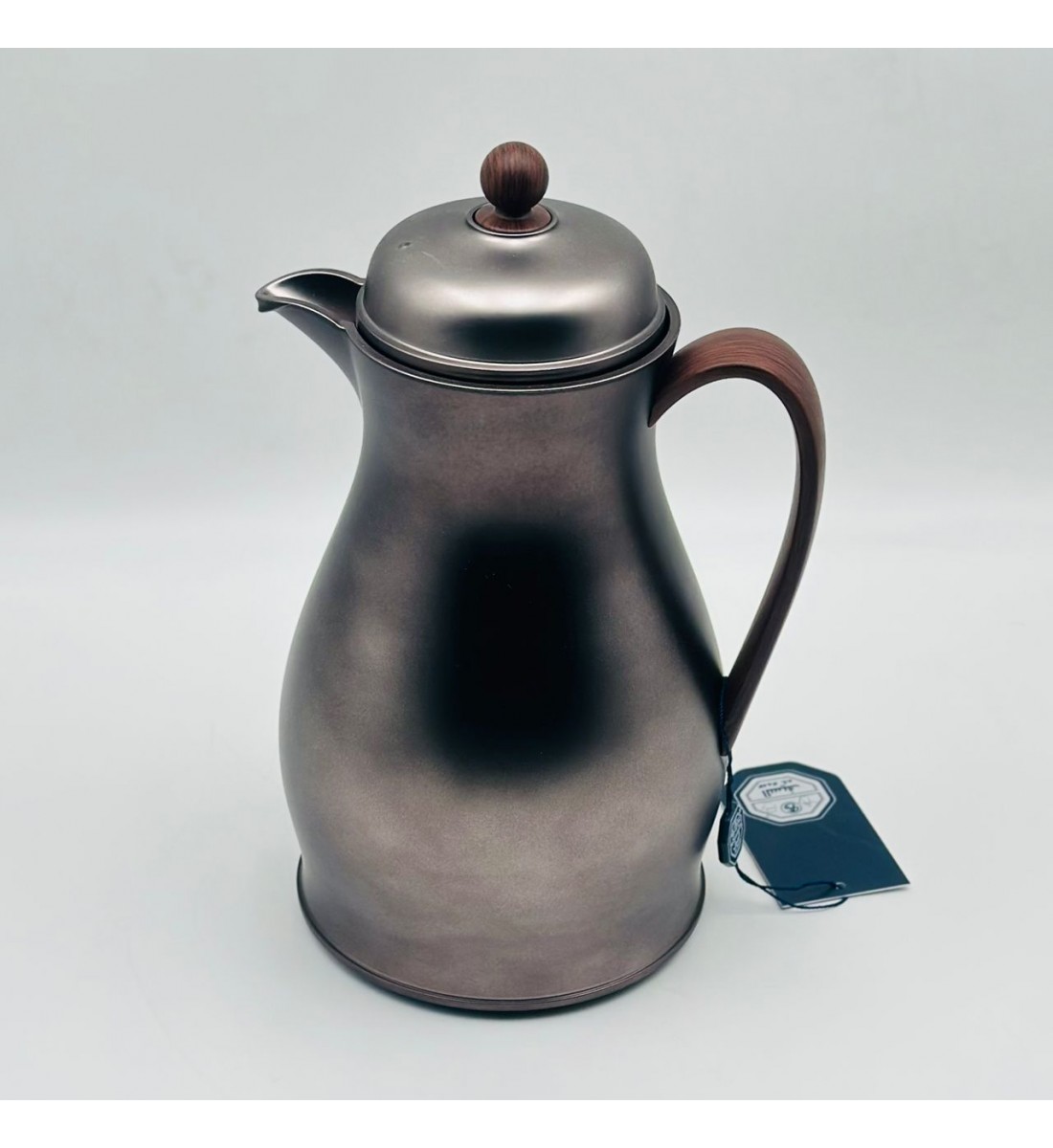 ترمس أنيق بتصميم عصري يجمع بين البساطة والفخامة، مصنوع من هيكل معدني1لتر ترمس أنيق بتصميم عصري يجمع بين البساطة والفخامة، مصنوع من هيكل معدني1لتر