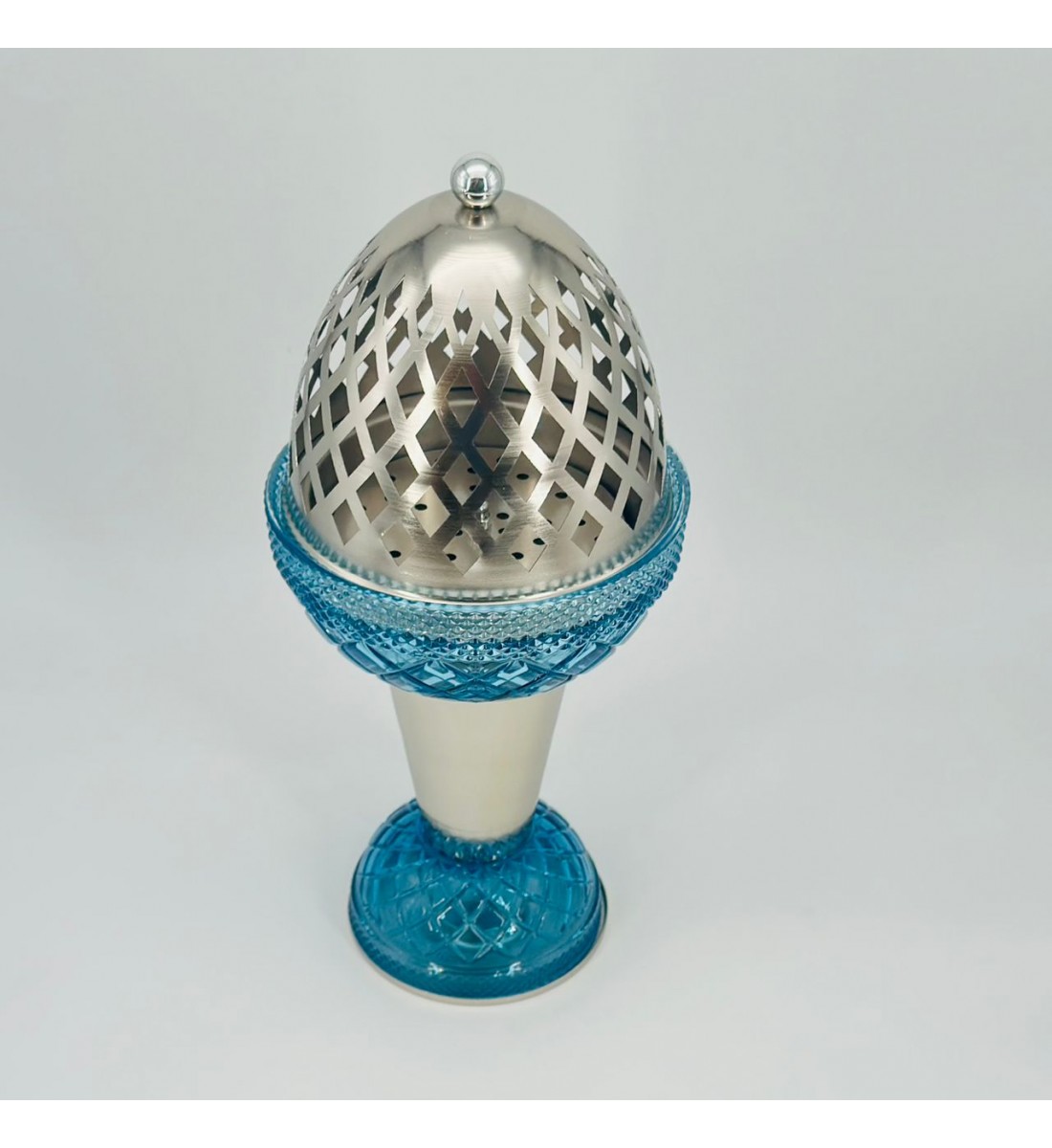 مبخره ملكيه معدن مع زجاج ازرق بنقشه مقاس 40×17 سم مبخره ملكيه معدن مع زجاج ازرق بنقشه مقاس 40×17 سم