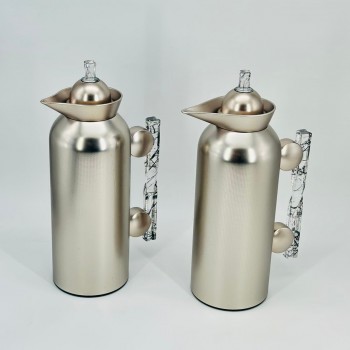 طقم  ترمس  شاي وقهوة أنيق يجمع بين التصميم العصري والانيق 