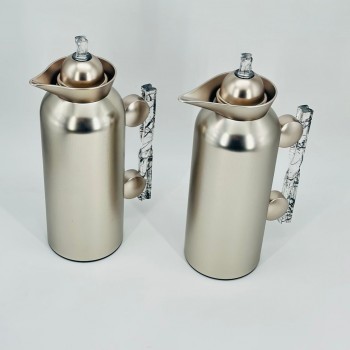 طقم  ترمس  شاي وقهوة أنيق يجمع بين التصميم العصري والانيق 