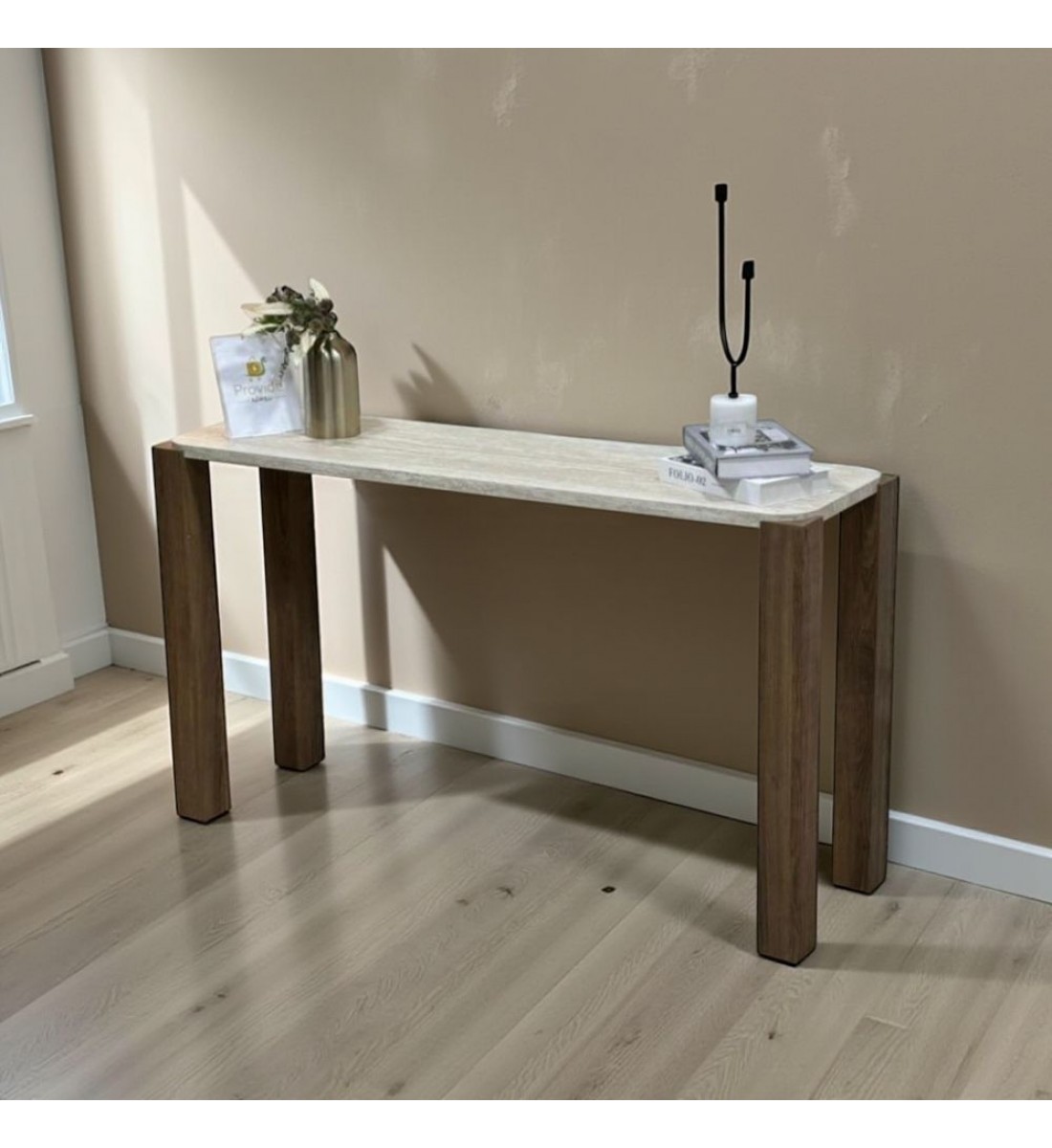 كنسول خشبي بتصميم عصرى ومميز