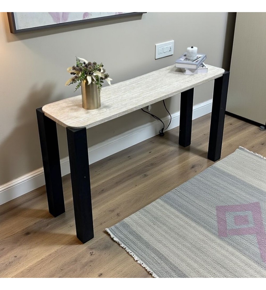 كنسول خشبي بتصميم عصرى ومميز