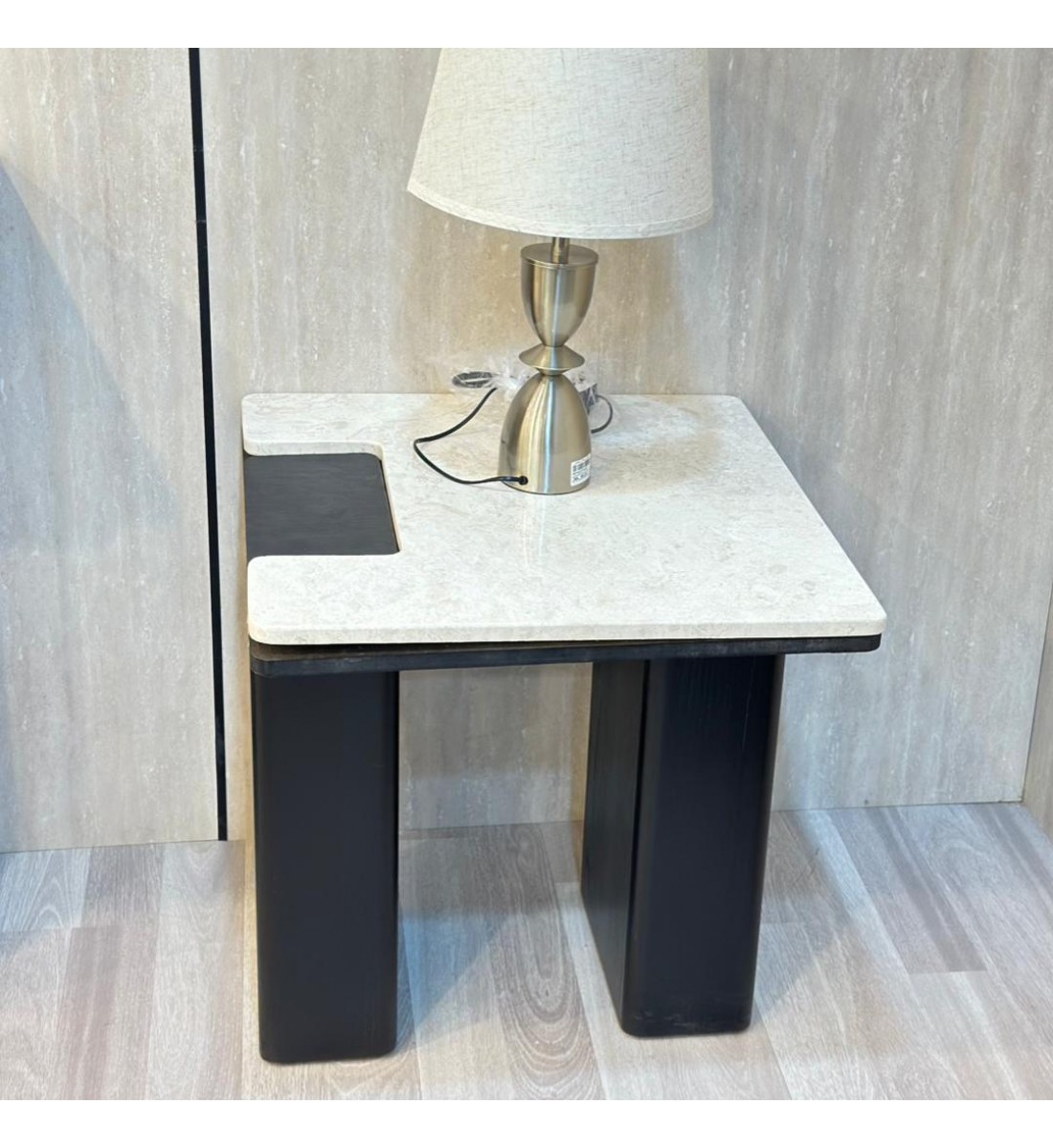 طاولة قهوة أنيقة بتصميم عصري ولون اسود فاخر،60×60×60سم  (منتج تفصيل )