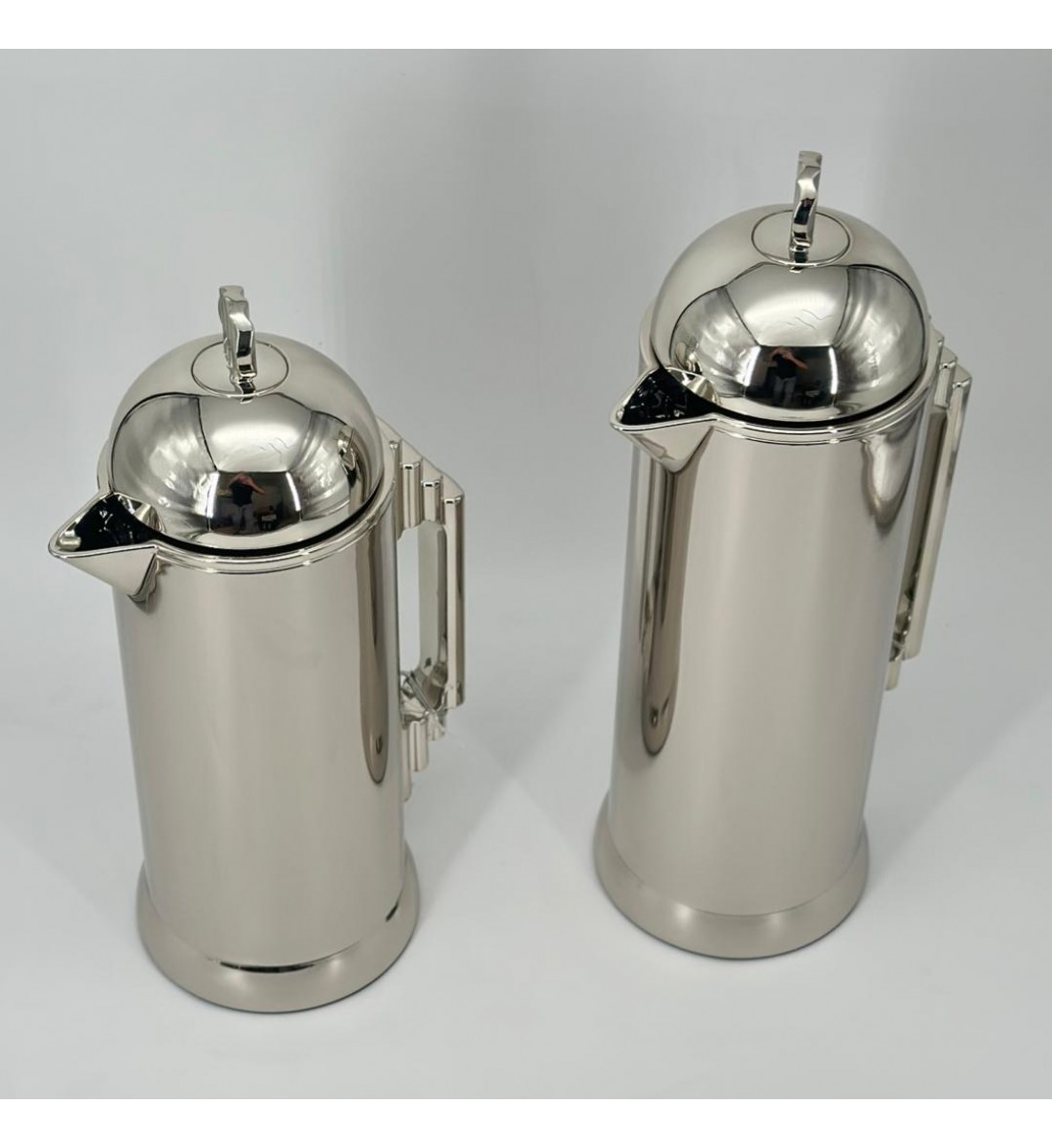 طقم  ترمس  شاي وقهوة أنيق يجمع بين التصميم العصري والانيق 