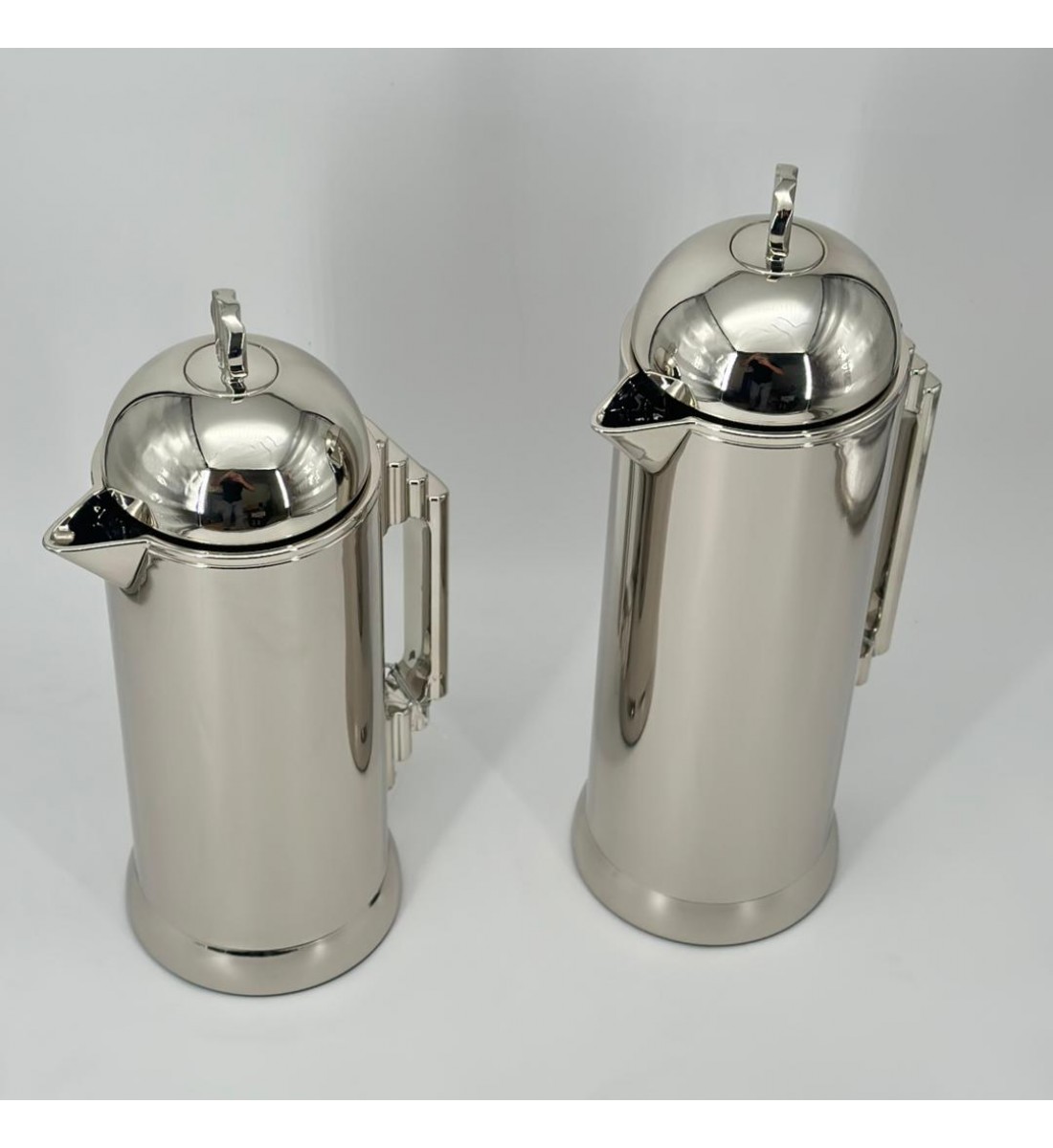 طقم  ترمس  شاي وقهوة أنيق يجمع بين التصميم العصري والانيق 